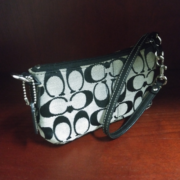 Coach Handbags - Coach | Traditional Style Wrislet Clutch Bag